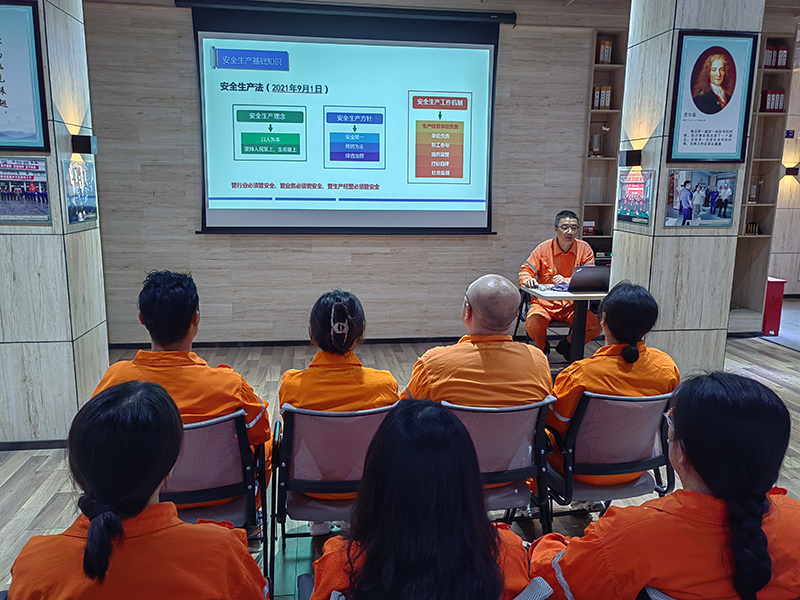 弘旭公司開展安全生產(chǎn)月專題培訓(圖1)